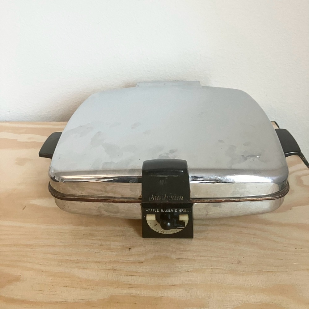 Vintage Sunbeam CG-1 Radiant Control Waffle Baker & Grill Chrome Waffle Maker